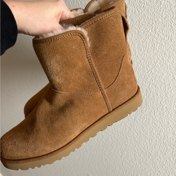 UGGS brand new - Picture 1 of 3